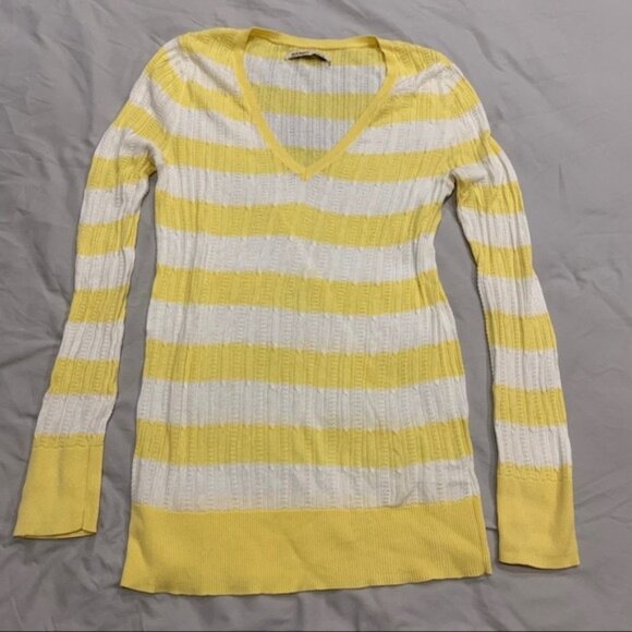 4 Old Navy women’s long sleeve see through shirts. - Picture 9 of 12
